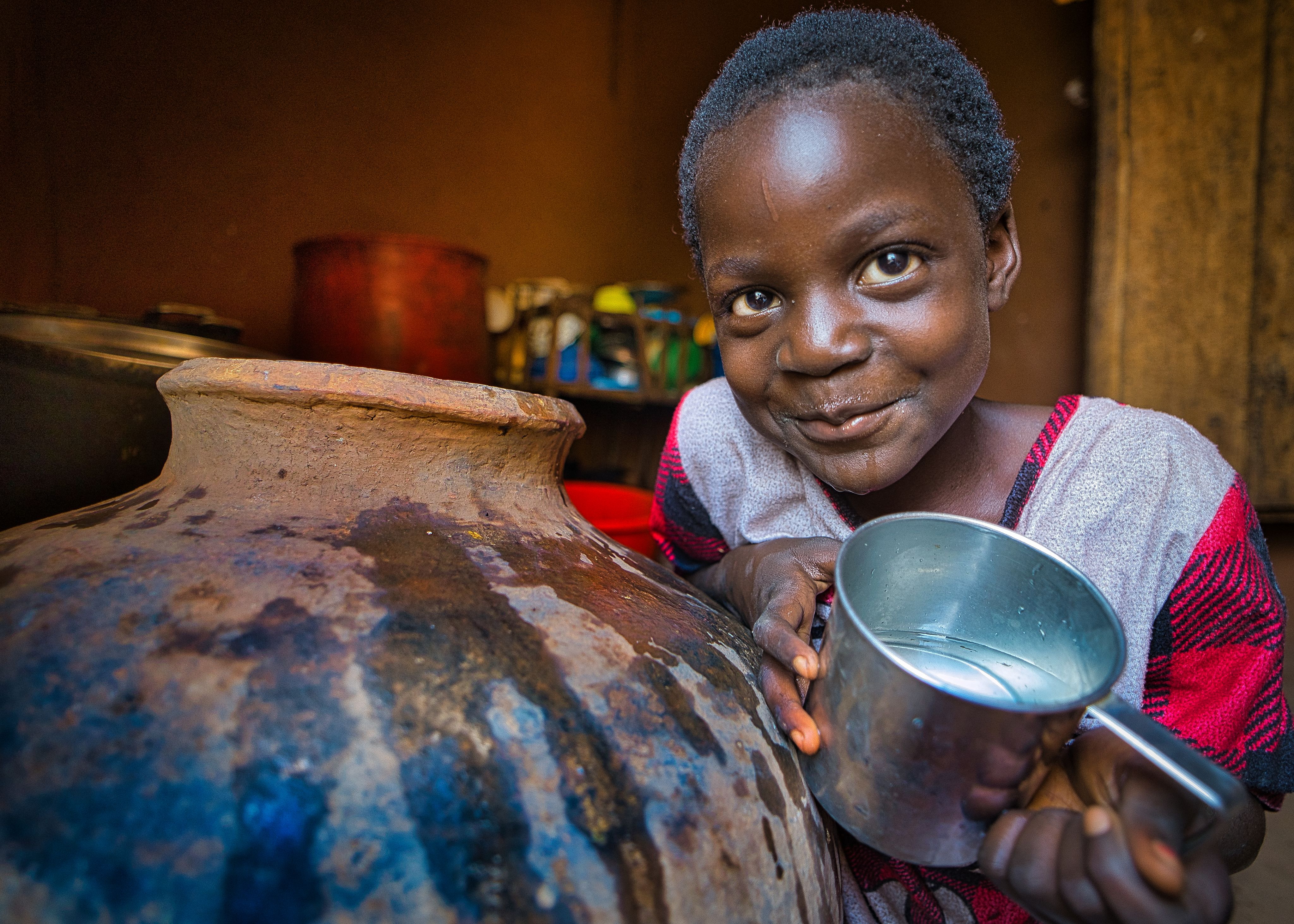 girl drinking water congo
